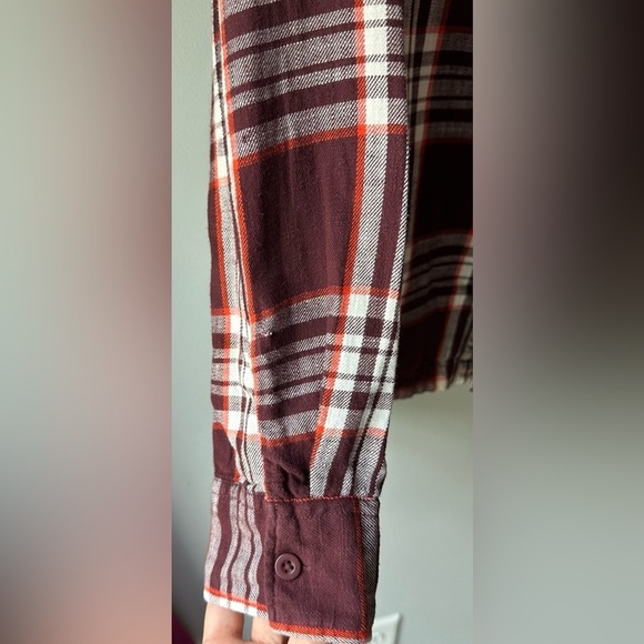 ππ¦
American Eagle Flannel Plaid Button-Up Shirt - Picture 7 of 9